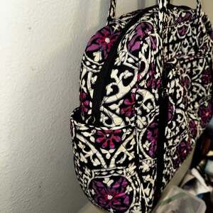 vera bradley large shoulder  bag - no interior pockets,  one exterior pocket.